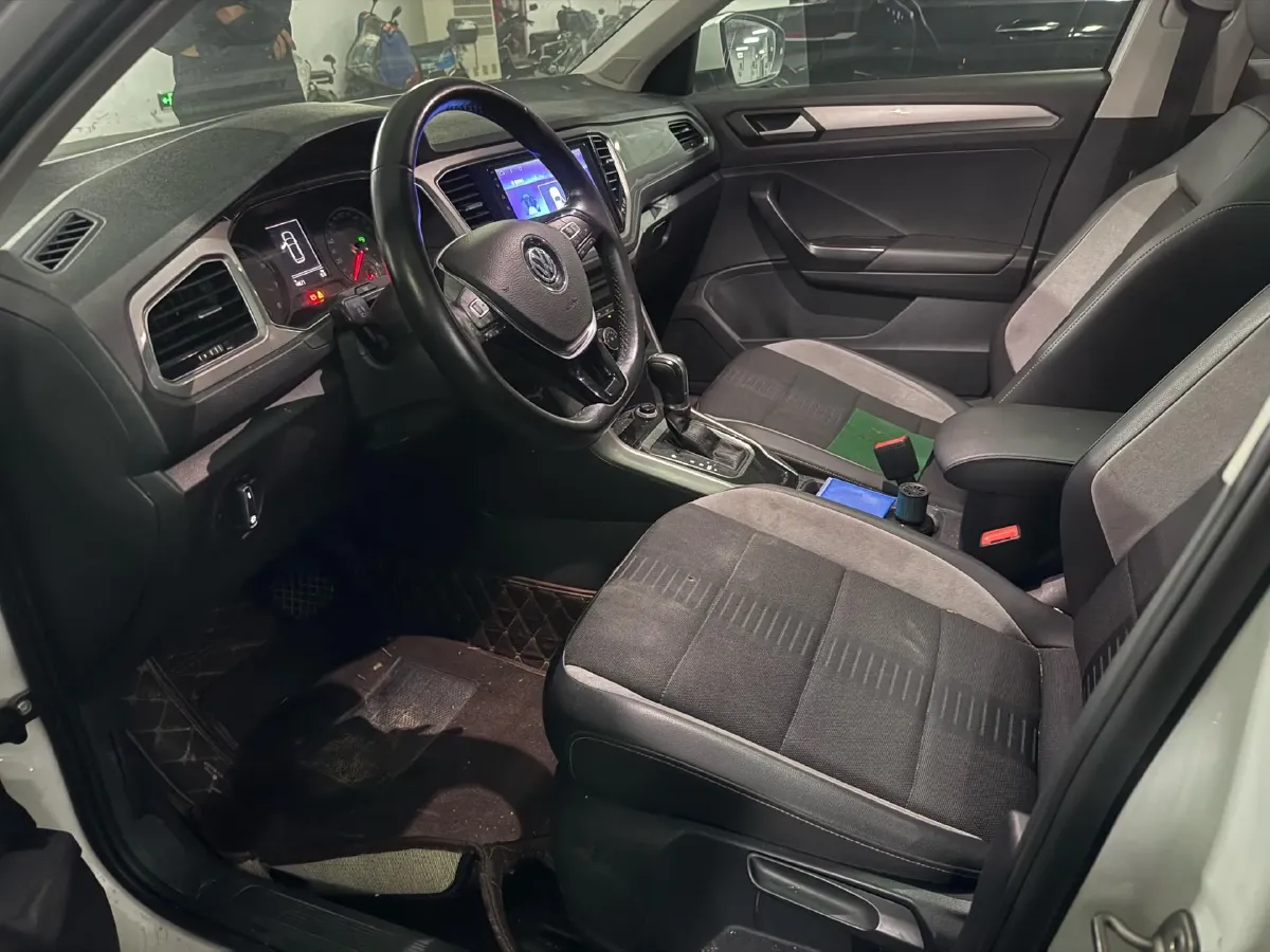 2019 Volkswagen T-Roc 1.4T 131HP L4 7DCT,autocango,china used car exporter,china ev exporter,chinese used car exporter,chinese used ev exporter