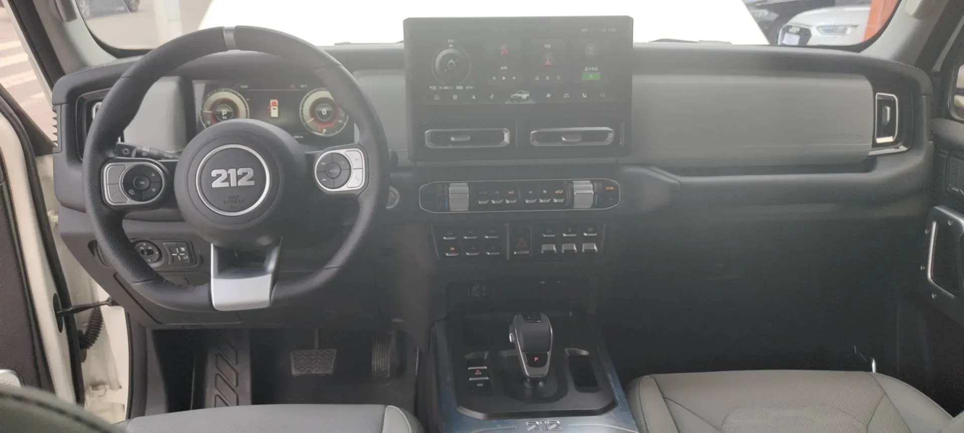 2025 212 212 T01 2.0T 170HP L4 8AT,autocango,china used car exporter,china ev exporter,chinese used car exporter,chinese used ev exporter