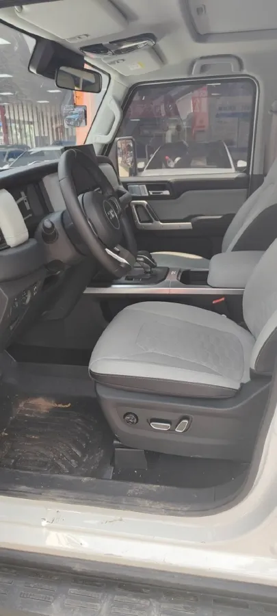 2025 212 212 T01 2.0T 170HP L4 8AT,autocango,china used car exporter,china ev exporter,chinese used car exporter,chinese used ev exporter