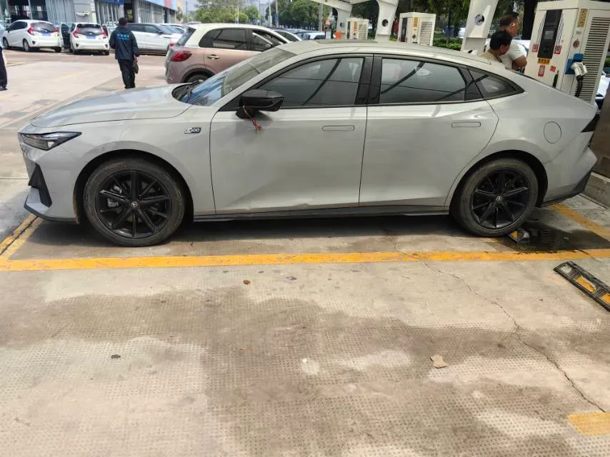 2023 ChangAn UNI-V iDD 1.5T 170HP L4 6TCT PHEV 18.4KWH,autocango,china used car exporter,china ev exporter,chinese used car exporter,chinese used ev exporter