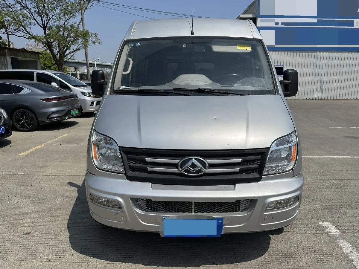 2018 MAXUS XinTu V80 2.5T 136HP L4 6MT,autocango,china used car exporter,china ev exporter,chinese used car exporter,chinese used ev exporter