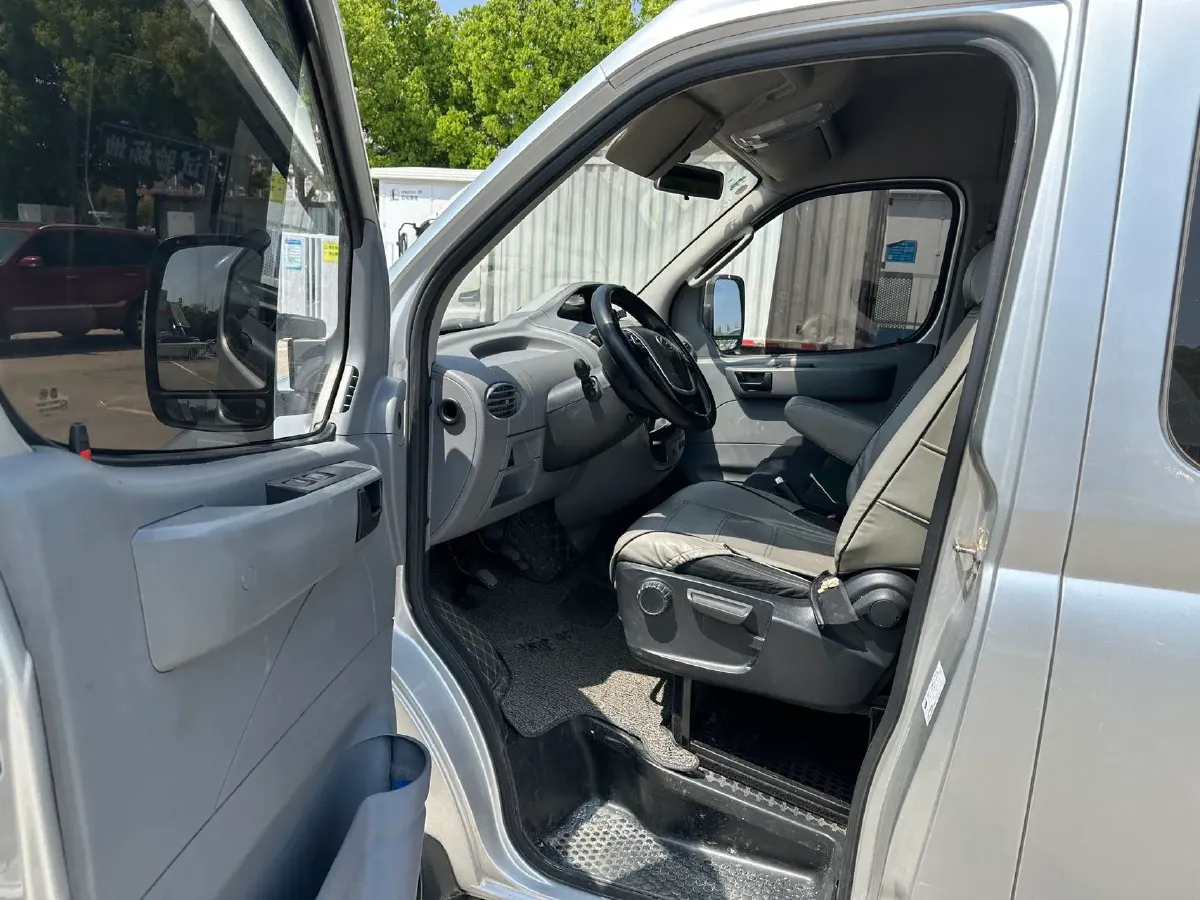 2018 MAXUS XinTu V80 2.5T 136HP L4 6MT,autocango,china used car exporter,china ev exporter,chinese used car exporter,chinese used ev exporter