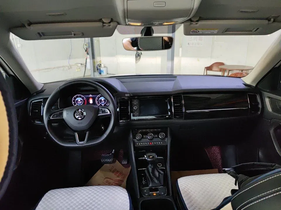 2021 Skoda Kodiak 2.0T 186HP L4 7DCT,autocango,china used car exporter,china ev exporter,chinese used car exporter,chinese used ev exporter