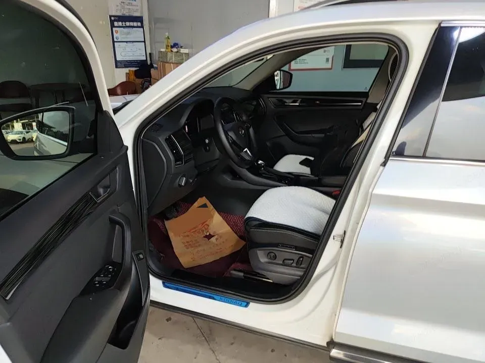 2021 Skoda Kodiak 2.0T 186HP L4 7DCT,autocango,china used car exporter,china ev exporter,chinese used car exporter,chinese used ev exporter