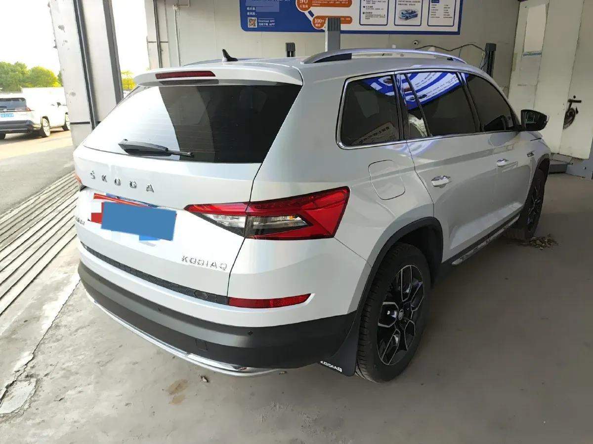 2021 Skoda Kodiak 2.0T 186HP L4 7DCT,autocango,china used car exporter,china ev exporter,chinese used car exporter,chinese used ev exporter