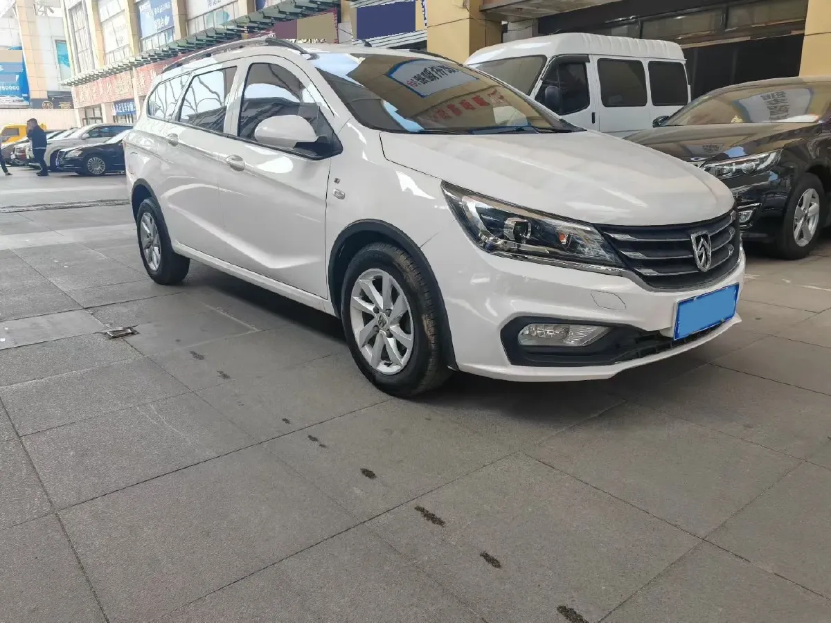 2017 BaoJun 310W 1.5L 112HP L4 6MT,autocango,china used car exporter,china ev exporter,chinese used car exporter,chinese used ev exporter