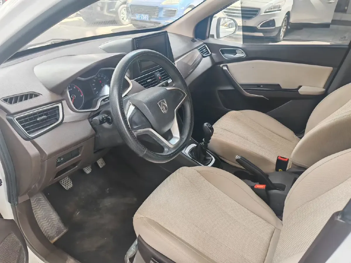 2017 BaoJun 310W 1.5L 112HP L4 6MT,autocango,china used car exporter,china ev exporter,chinese used car exporter,chinese used ev exporter