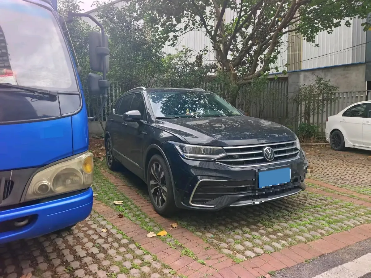 2024 Volkswagen Tiguan L 2.0T 186HP L4 7DCT,autocango,china used car exporter,china ev exporter,chinese used car exporter,chinese used ev exporter