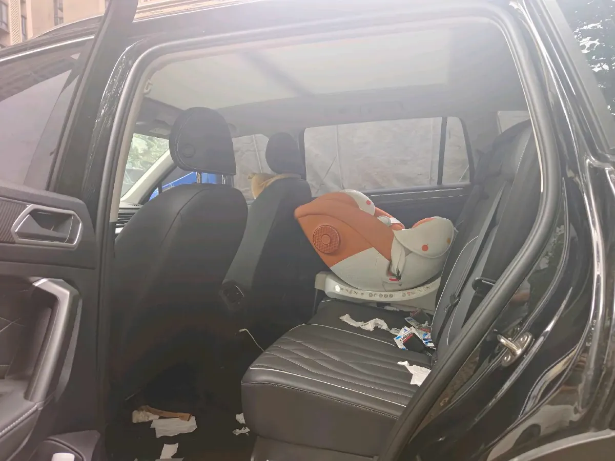 2024 Volkswagen Tiguan L 2.0T 186HP L4 7DCT,autocango,china used car exporter,china ev exporter,chinese used car exporter,chinese used ev exporter