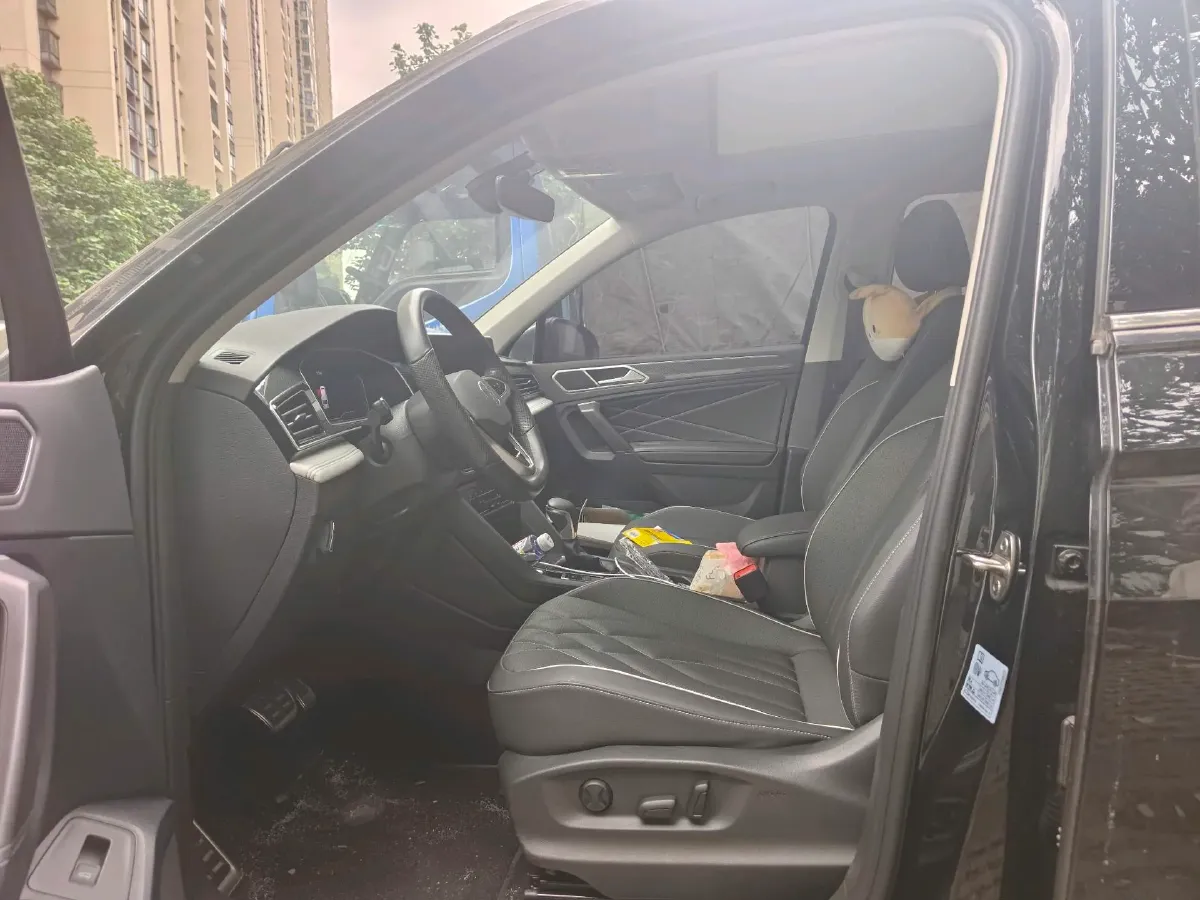 2024 Volkswagen Tiguan L 2.0T 186HP L4 7DCT,autocango,china used car exporter,china ev exporter,chinese used car exporter,chinese used ev exporter