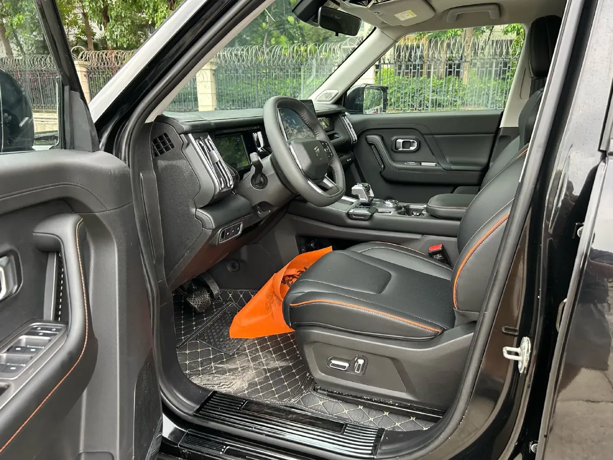 2025 MAXUS XinTu V70 2.0T 150HP L4 9AT,autocango,china used car exporter,china ev exporter,chinese used car exporter,chinese used ev exporter