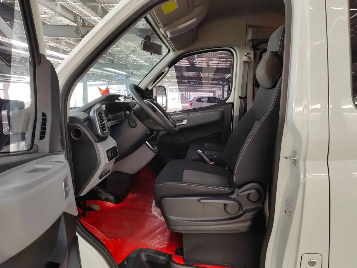 2025 MAXUS XinTu V80 2.0T 147HP L4 6MT,autocango,china used car exporter,china ev exporter,chinese used car exporter,chinese used ev exporter