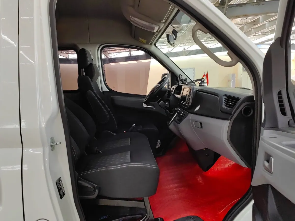 2025 MAXUS XinTu V80 2.0T 147HP L4 6MT,autocango,china used car exporter,china ev exporter,chinese used car exporter,chinese used ev exporter