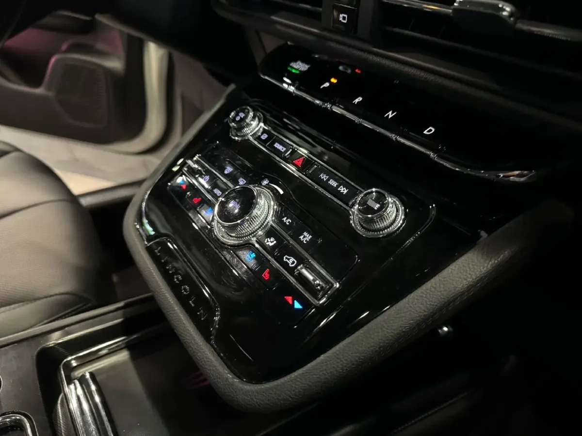 2021 Lincoln Corsair 2.0T 245HP L4 8AT,autocango,china used car exporter,china ev exporter,chinese used car exporter,chinese used ev exporter