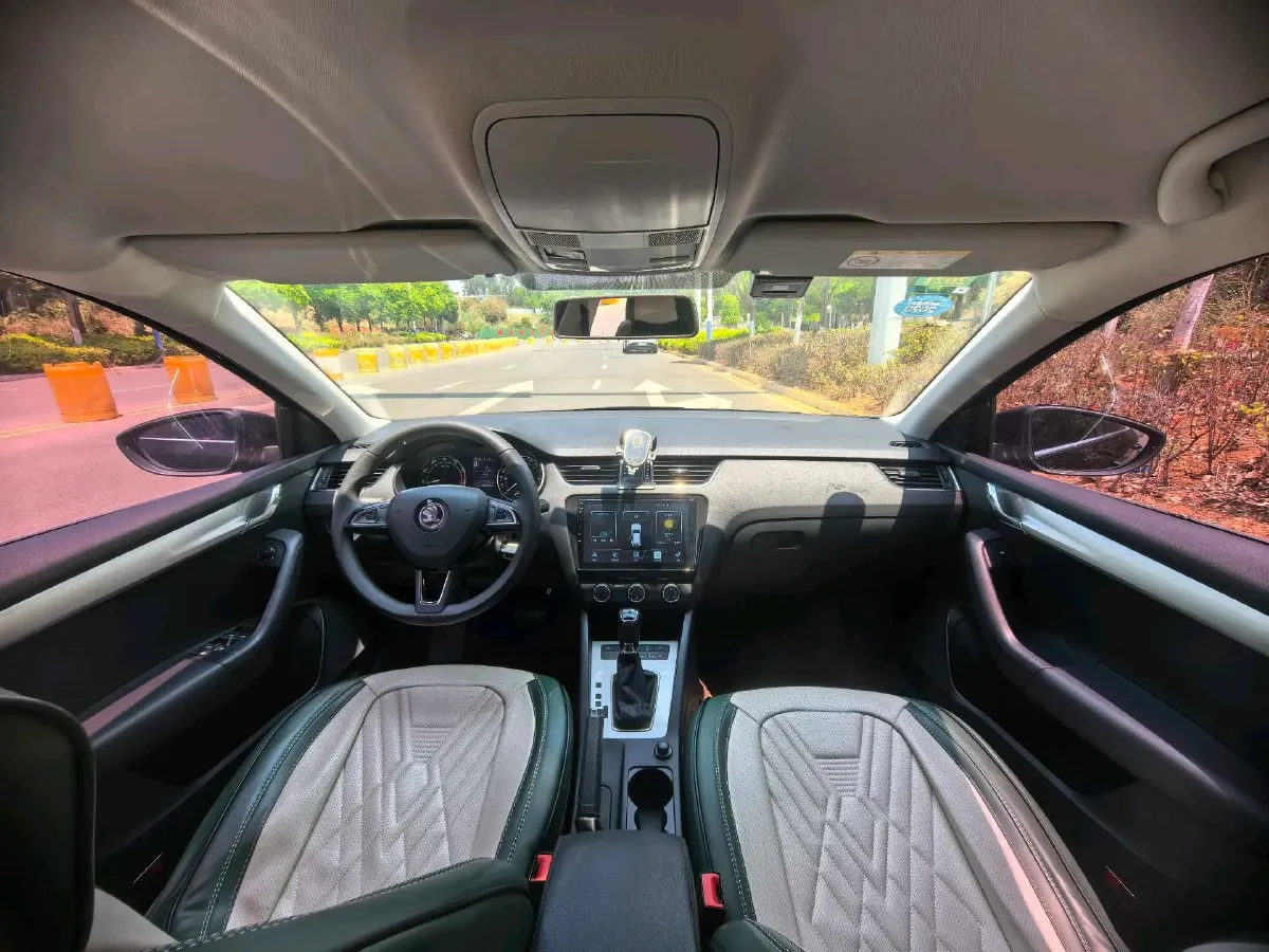 2019 Skoda Octavia 1.5L 116HP L4 6AT,autocango,china used car exporter,china ev exporter,chinese used car exporter,chinese used ev exporter