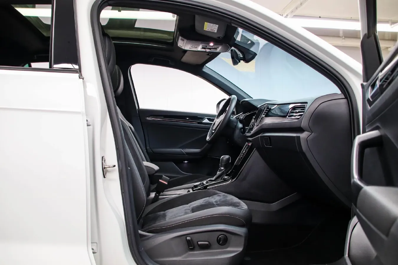 2021 Volkswagen T-Roc 1.4T 150HP L4 7DCT,autocango,china used car exporter,china ev exporter,chinese used car exporter,chinese used ev exporter