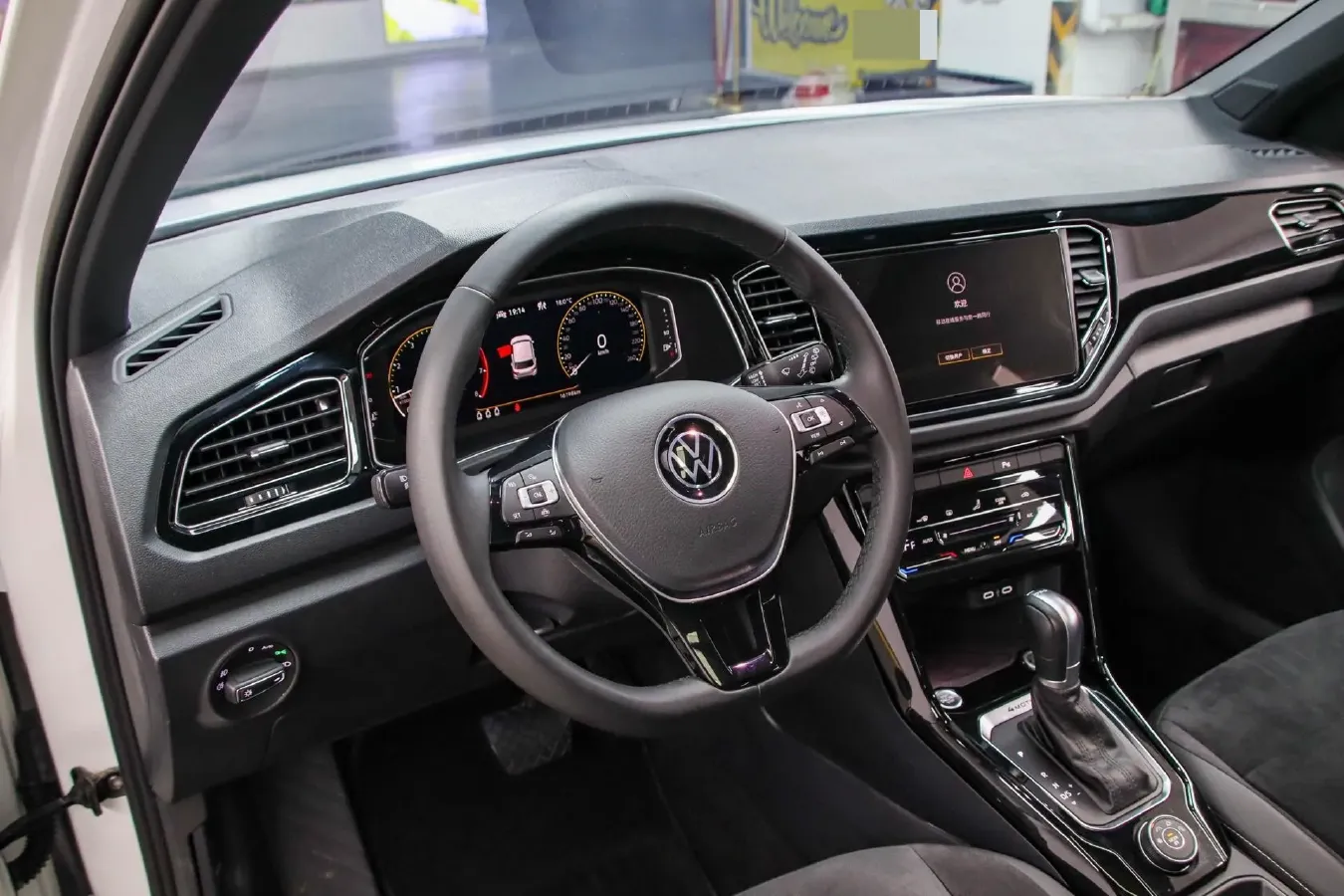 2021 Volkswagen T-Roc 1.4T 150HP L4 7DCT,autocango,china used car exporter,china ev exporter,chinese used car exporter,chinese used ev exporter