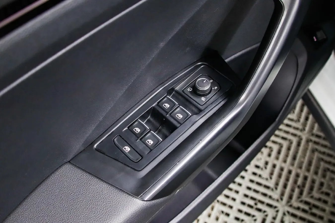 2021 Volkswagen T-Roc 1.4T 150HP L4 7DCT,autocango,china used car exporter,china ev exporter,chinese used car exporter,chinese used ev exporter