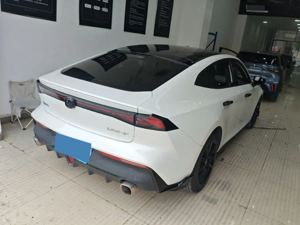 2022 ChangAn UNI-V 1.5T 188HP L4 7DCT,autocango,china used car exporter,china ev exporter,chinese used car exporter,chinese used ev exporter