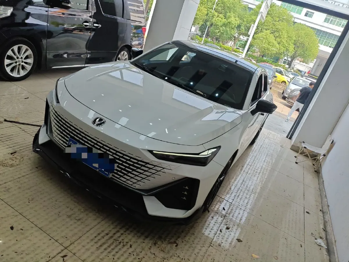 2022 ChangAn UNI-V 1.5T 188HP L4 7DCT,autocango,china used car exporter,china ev exporter,chinese used car exporter,chinese used ev exporter