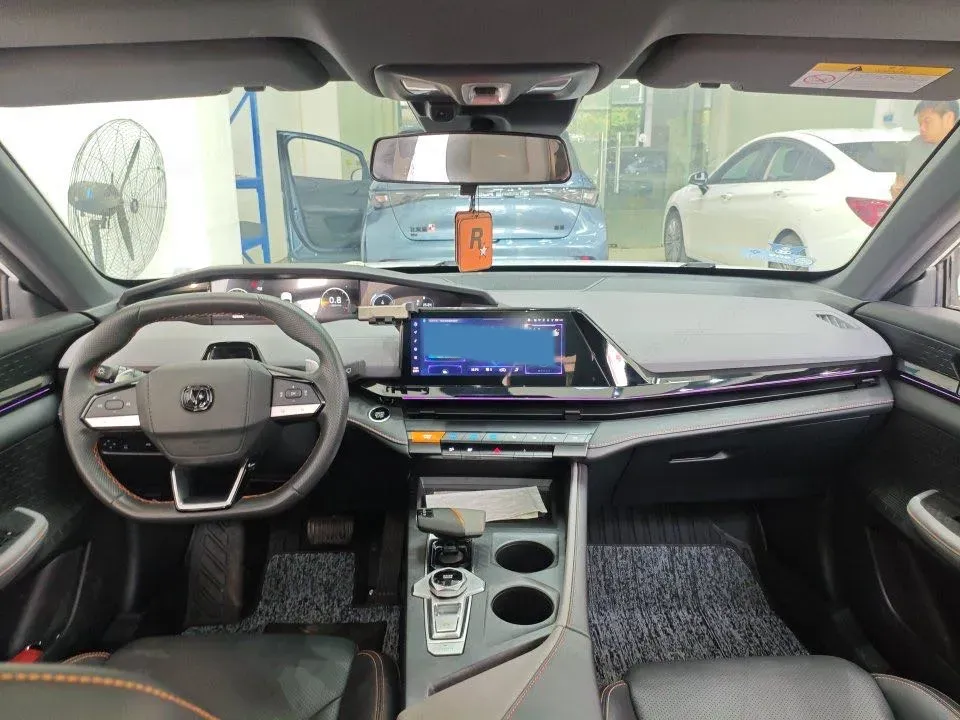 2022 ChangAn UNI-V 1.5T 188HP L4 7DCT,autocango,china used car exporter,china ev exporter,chinese used car exporter,chinese used ev exporter