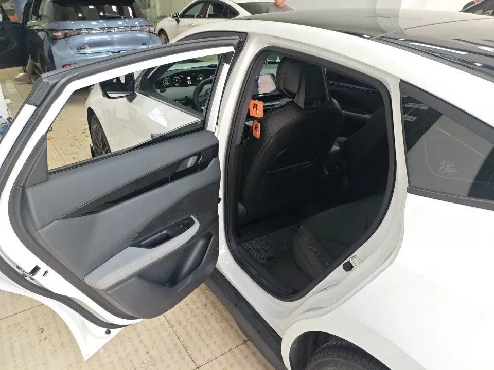 2022 ChangAn UNI-V 1.5T 188HP L4 7DCT,autocango,china used car exporter,china ev exporter,chinese used car exporter,chinese used ev exporter