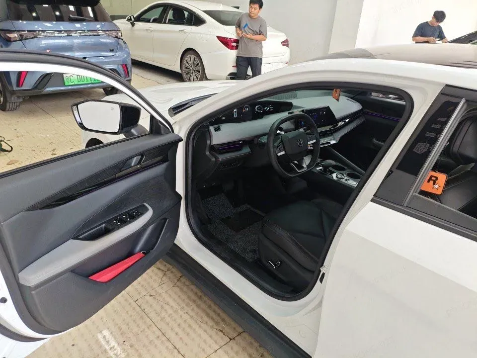 2022 ChangAn UNI-V 1.5T 188HP L4 7DCT,autocango,china used car exporter,china ev exporter,chinese used car exporter,chinese used ev exporter