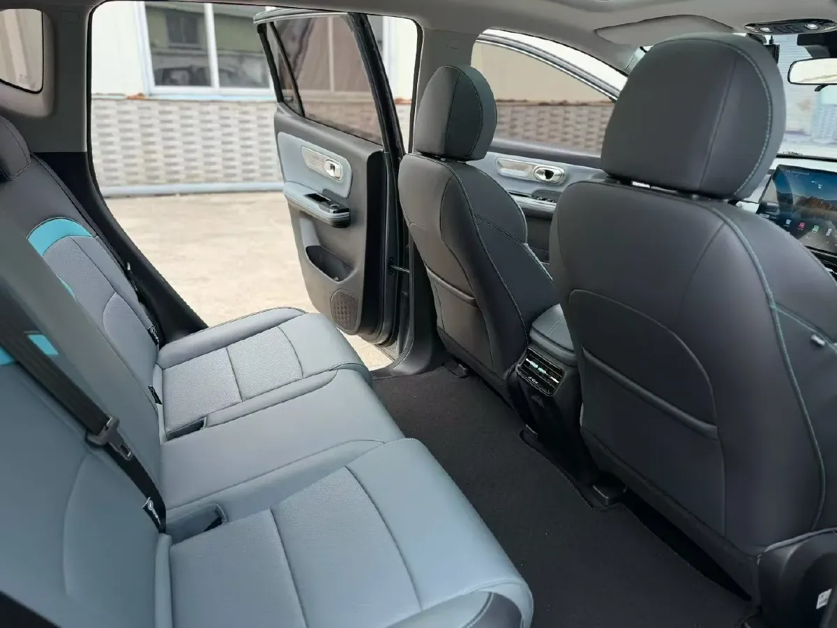 2024 Leapmotor C11 1.5L 95HP L4 REEV 43.74KWH,autocango,china used car exporter,china ev exporter,chinese used car exporter,chinese used ev exporter