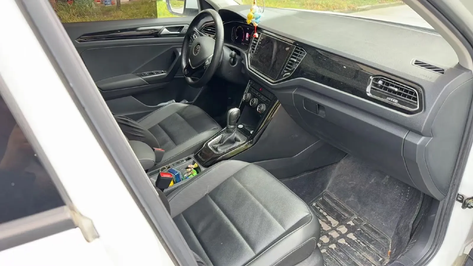 2021 Volkswagen T-Roc 1.4T 150HP L4 7DCT,autocango,china used car exporter,china ev exporter,chinese used car exporter,chinese used ev exporter