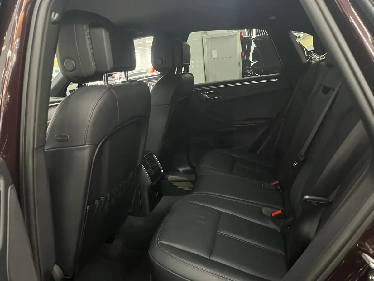 2024 Porsche Macan 2.0T 265HP L4 7DCT,autocango,china used car exporter,china ev exporter,chinese used car exporter,chinese used ev exporter