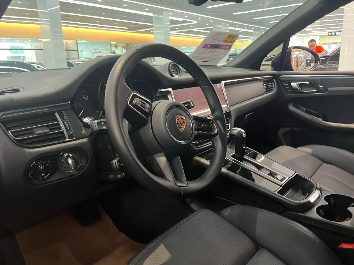 2024 Porsche Macan 2.0T 265HP L4 7DCT,autocango,china used car exporter,china ev exporter,chinese used car exporter,chinese used ev exporter