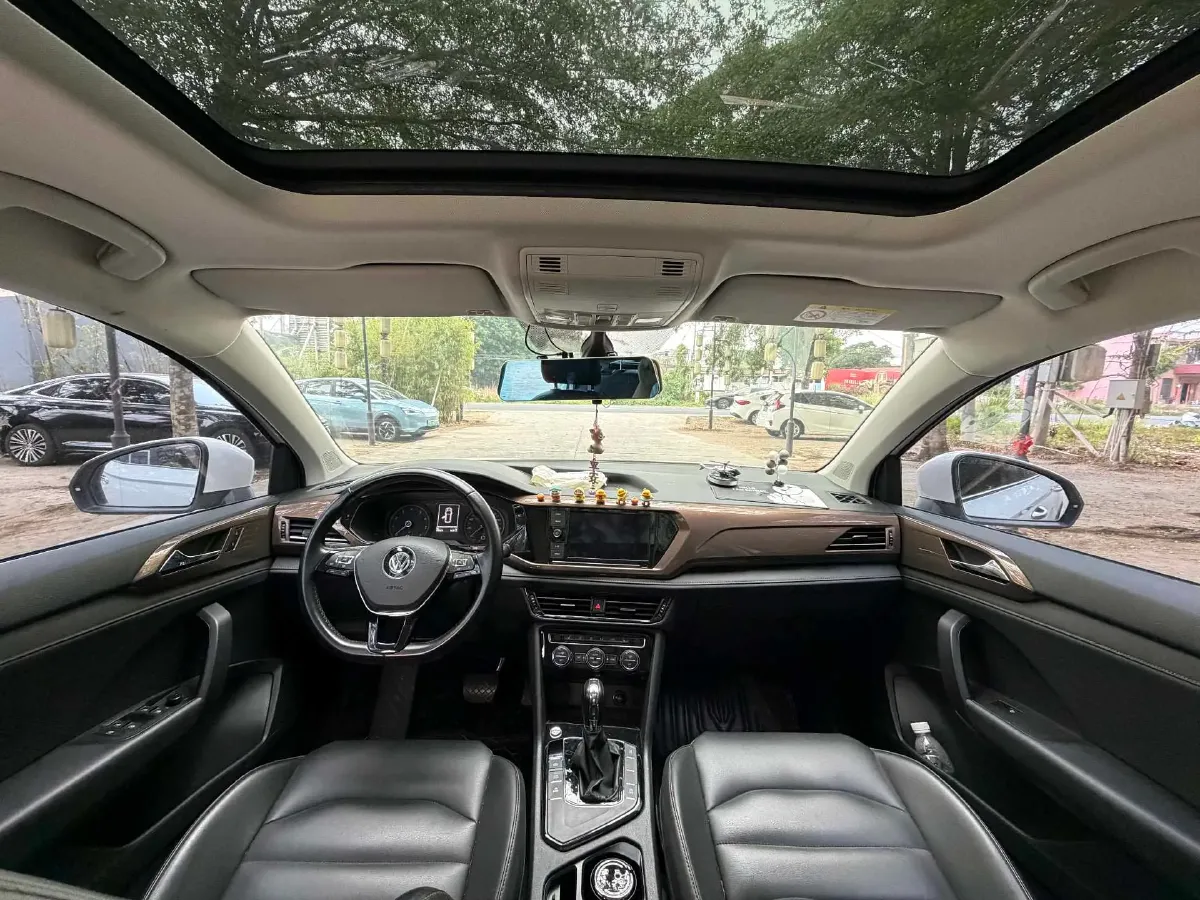 2019 MINI MINI 1.5T 102HP L3 7DCT,autocango,china used car exporter,china ev exporter,chinese used car exporter,chinese used ev exporter