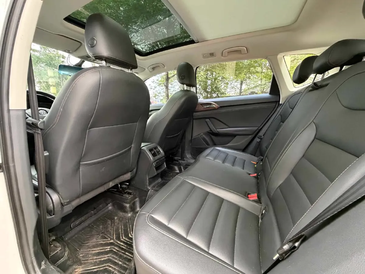 2019 MINI MINI 1.5T 102HP L3 7DCT,autocango,china used car exporter,china ev exporter,chinese used car exporter,chinese used ev exporter