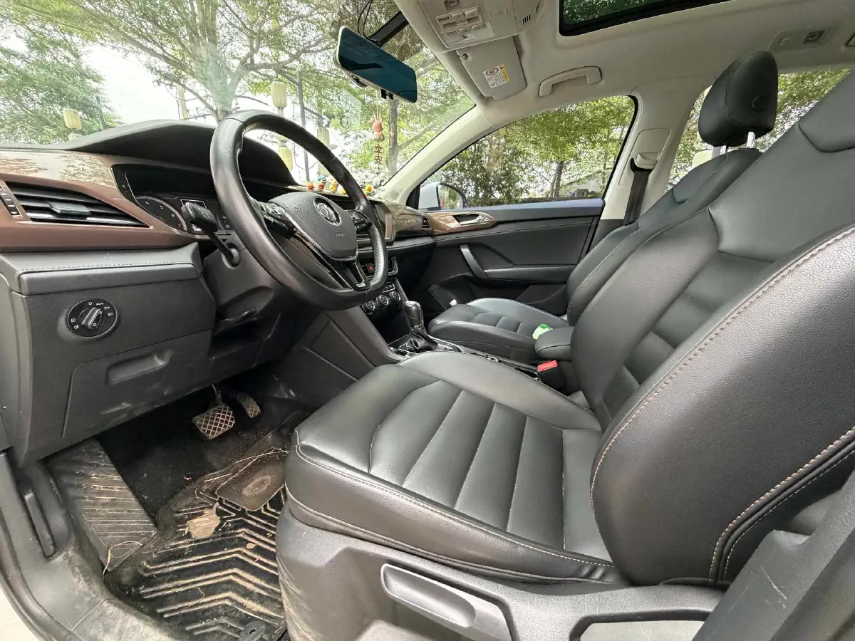 2019 MINI MINI 1.5T 102HP L3 7DCT,autocango,china used car exporter,china ev exporter,chinese used car exporter,chinese used ev exporter