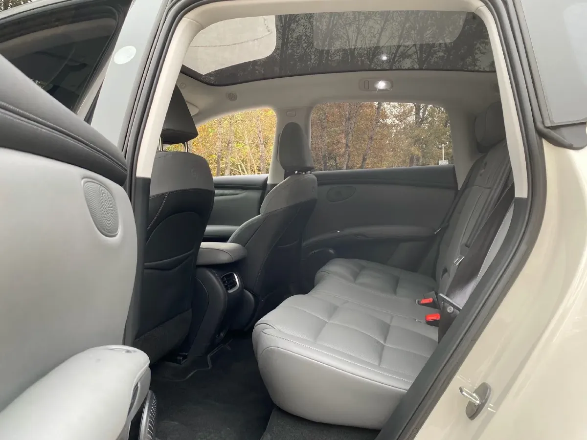 2023 IM LS6 BEV 71KWH,autocango,china used car exporter,china ev exporter,chinese used car exporter,chinese used ev exporter