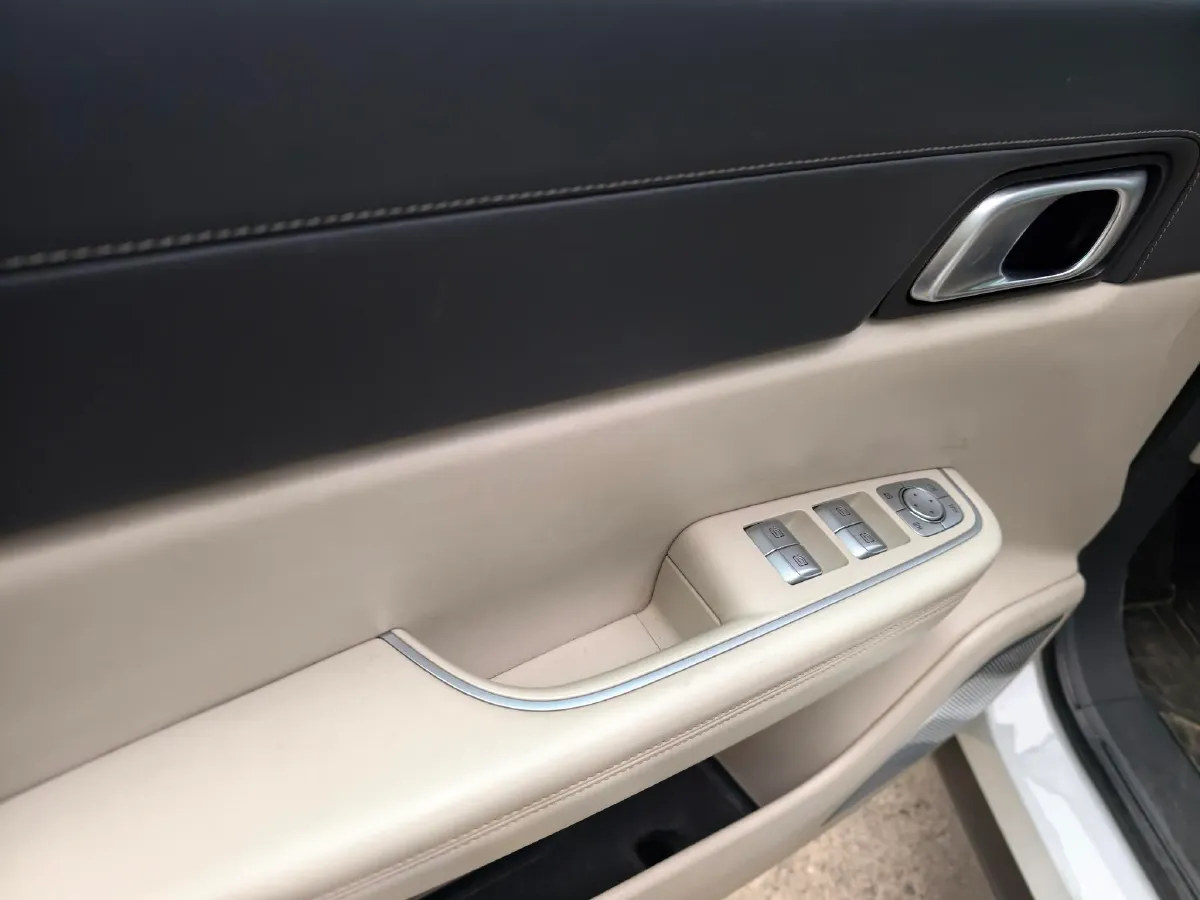 2020 Li ONE Range Extended 131HP REEV 40.5KWH,autocango,china used car exporter,china ev exporter,chinese used car exporter,chinese used ev exporter