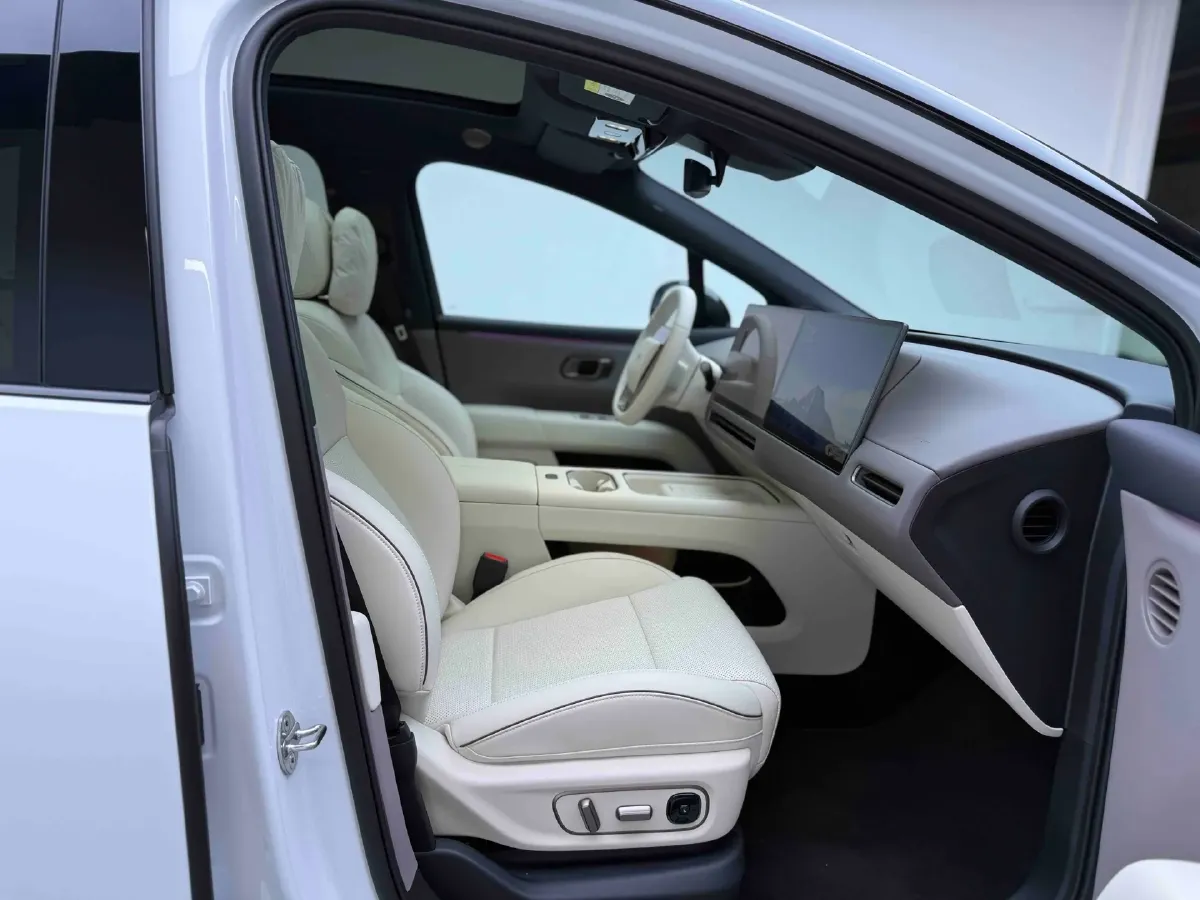 2025 Li i6 BEV,autocango,china used car exporter,china ev exporter,chinese used car exporter,chinese used ev exporter