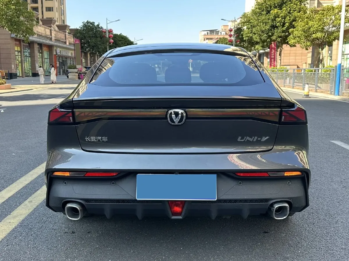 2022 ChangAn UNI-V 1.5T 188HP L4 7DCT,autocango,china used car exporter,china ev exporter,chinese used car exporter,chinese used ev exporter