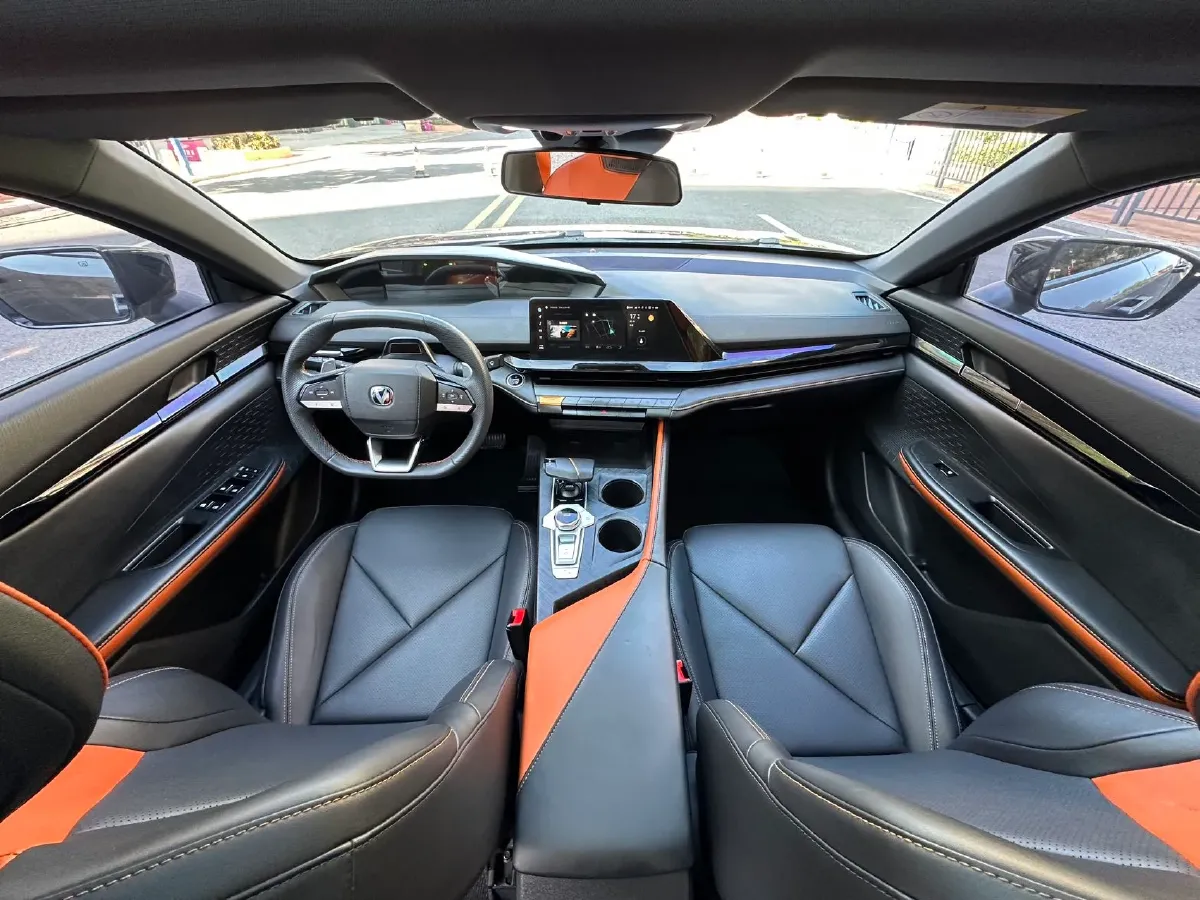 2022 ChangAn UNI-V 1.5T 188HP L4 7DCT,autocango,china used car exporter,china ev exporter,chinese used car exporter,chinese used ev exporter