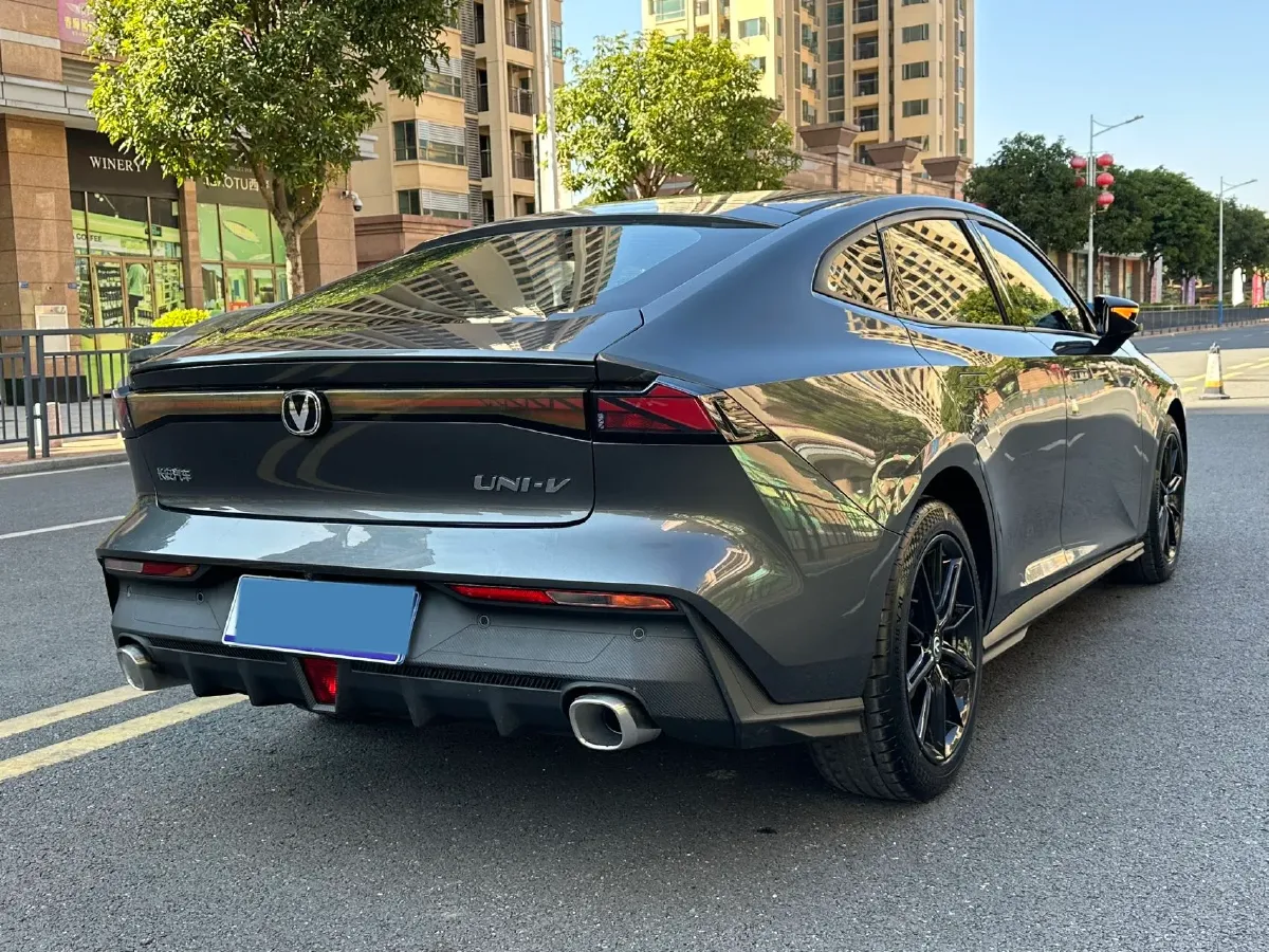 2022 ChangAn UNI-V 1.5T 188HP L4 7DCT,autocango,china used car exporter,china ev exporter,chinese used car exporter,chinese used ev exporter