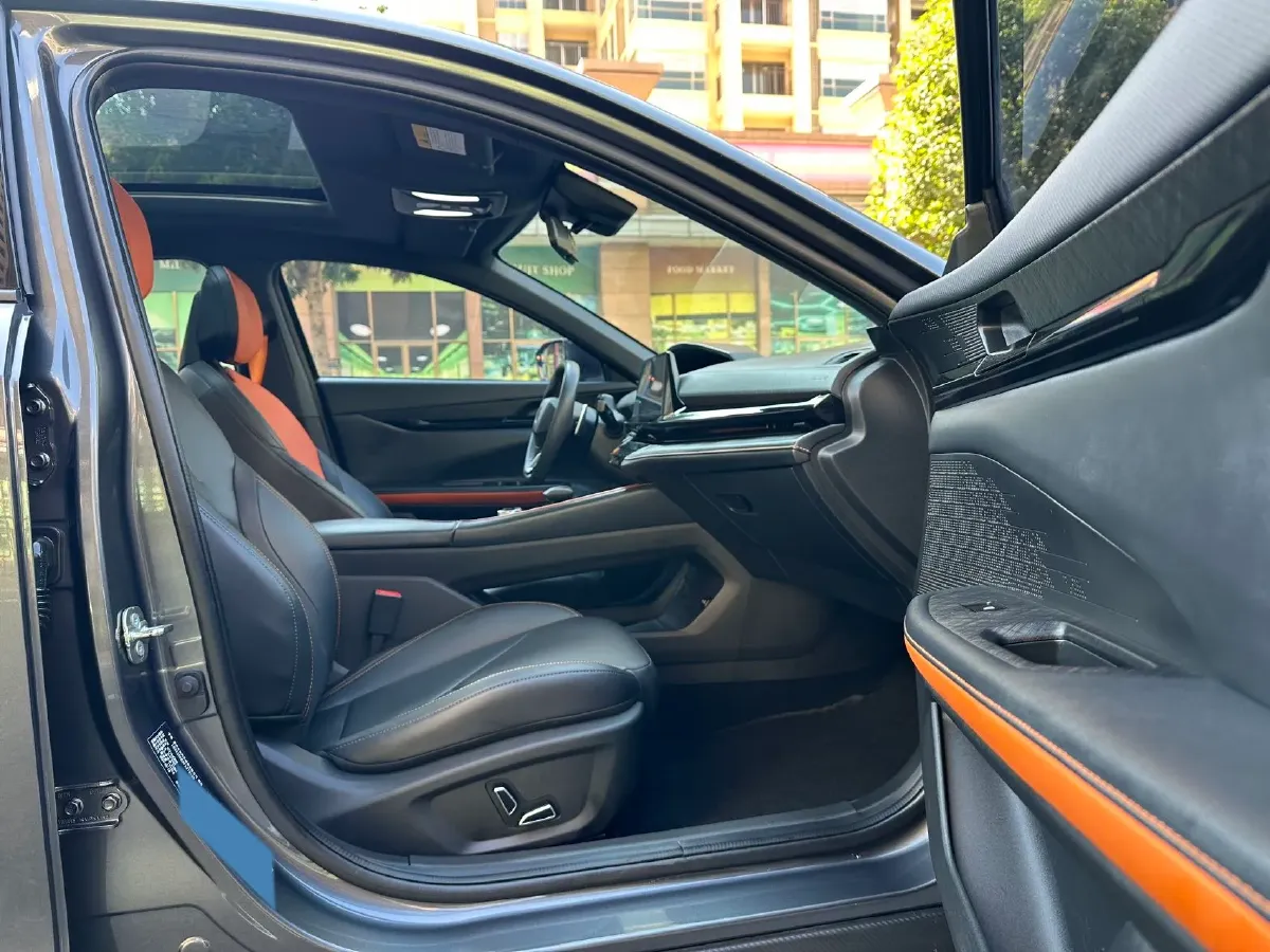 2022 ChangAn UNI-V 1.5T 188HP L4 7DCT,autocango,china used car exporter,china ev exporter,chinese used car exporter,chinese used ev exporter