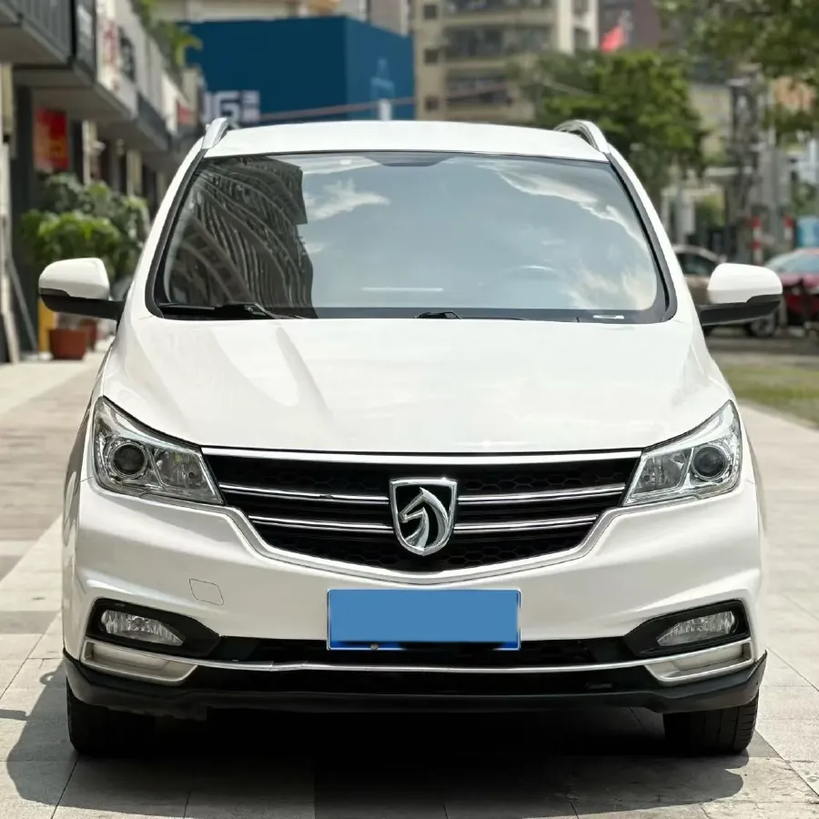 2019 BaoJun 730 1.5L 105HP L4 6MT,autocango,china used car exporter,china ev exporter,chinese used car exporter,chinese used ev exporter