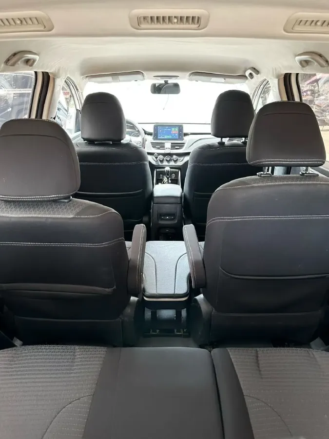 2019 BaoJun 730 1.5L 105HP L4 6MT,autocango,china used car exporter,china ev exporter,chinese used car exporter,chinese used ev exporter