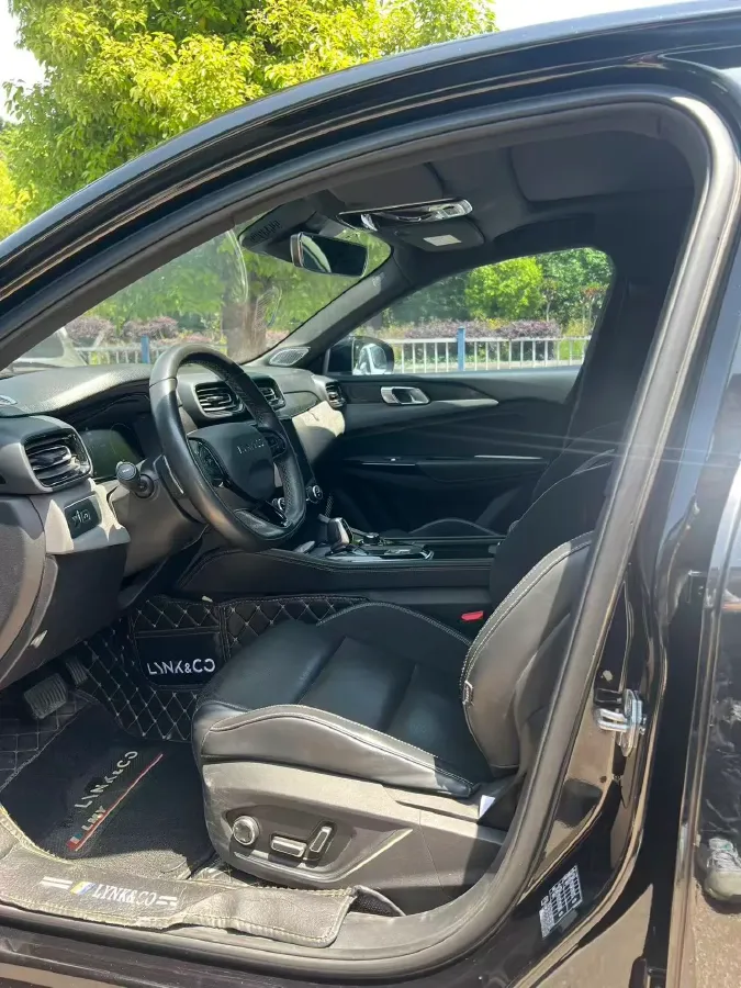 2022 LYNK&CO 03 2.0T 190HP L4 7DCT,autocango,china used car exporter,china ev exporter,chinese used car exporter,chinese used ev exporter