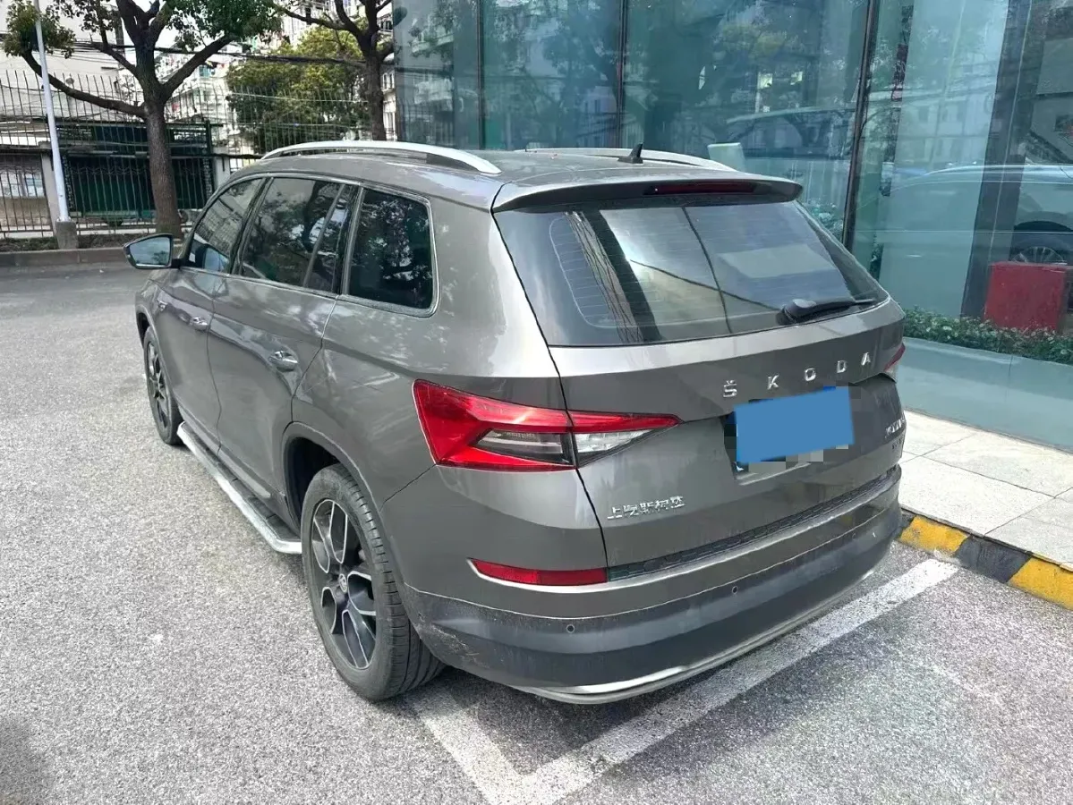 2019 Skoda Superb 2.0T 220HP L4 7DCT,autocango,china used car exporter,china ev exporter,chinese used car exporter,chinese used ev exporter
