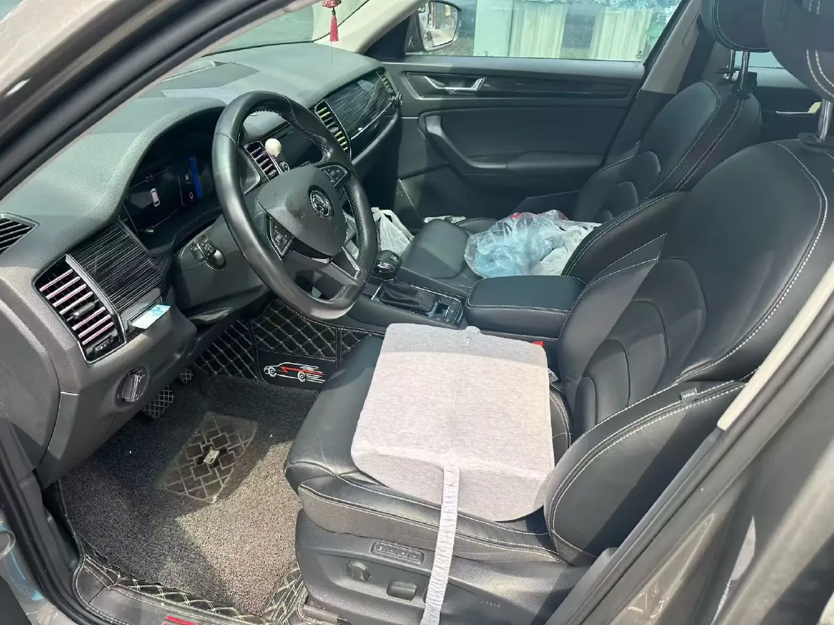 2019 Skoda Superb 2.0T 220HP L4 7DCT,autocango,china used car exporter,china ev exporter,chinese used car exporter,chinese used ev exporter