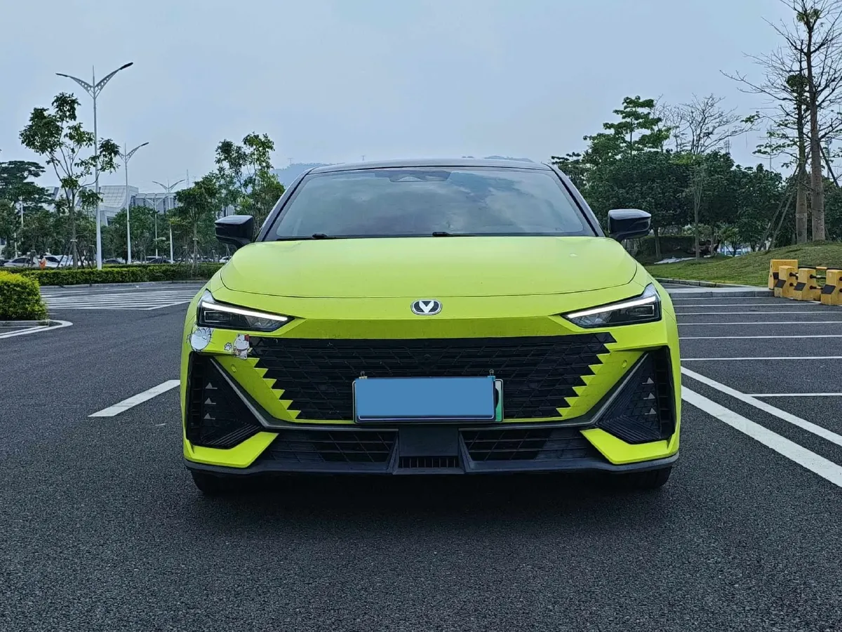 2023 ChangAn UNI-V iDD 1.5T 170HP L4 6TCT PHEV 18.4KWH,autocango,china used car exporter,china ev exporter,chinese used car exporter,chinese used ev exporter