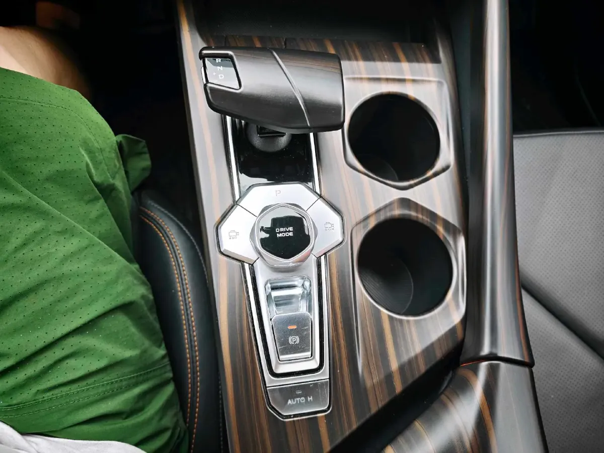 2023 ChangAn UNI-V iDD 1.5T 170HP L4 6TCT PHEV 18.4KWH,autocango,china used car exporter,china ev exporter,chinese used car exporter,chinese used ev exporter