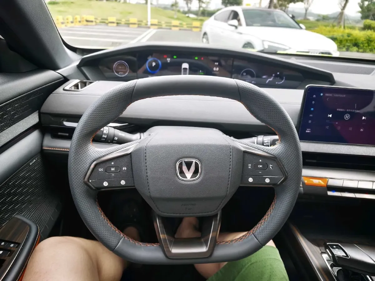 2023 ChangAn UNI-V iDD 1.5T 170HP L4 6TCT PHEV 18.4KWH,autocango,china used car exporter,china ev exporter,chinese used car exporter,chinese used ev exporter