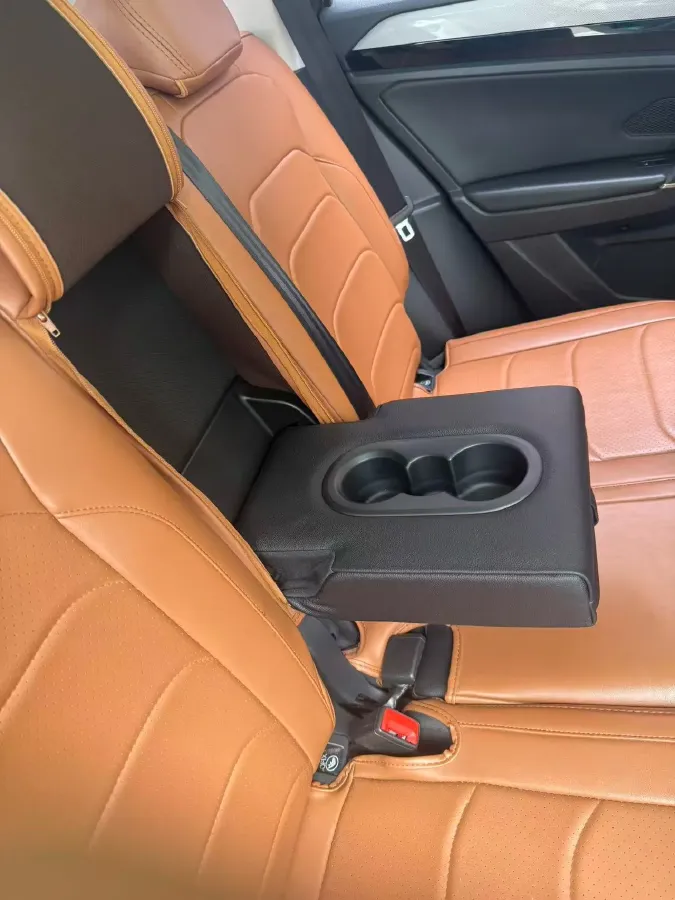 2019 Jeep Cherokee 2.0T 234HP L4 9AT,autocango,china used car exporter,china ev exporter,chinese used car exporter,chinese used ev exporter